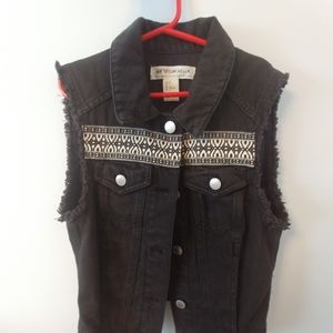 ❣️10/$50❣️:Sleeveless denim festival jacket